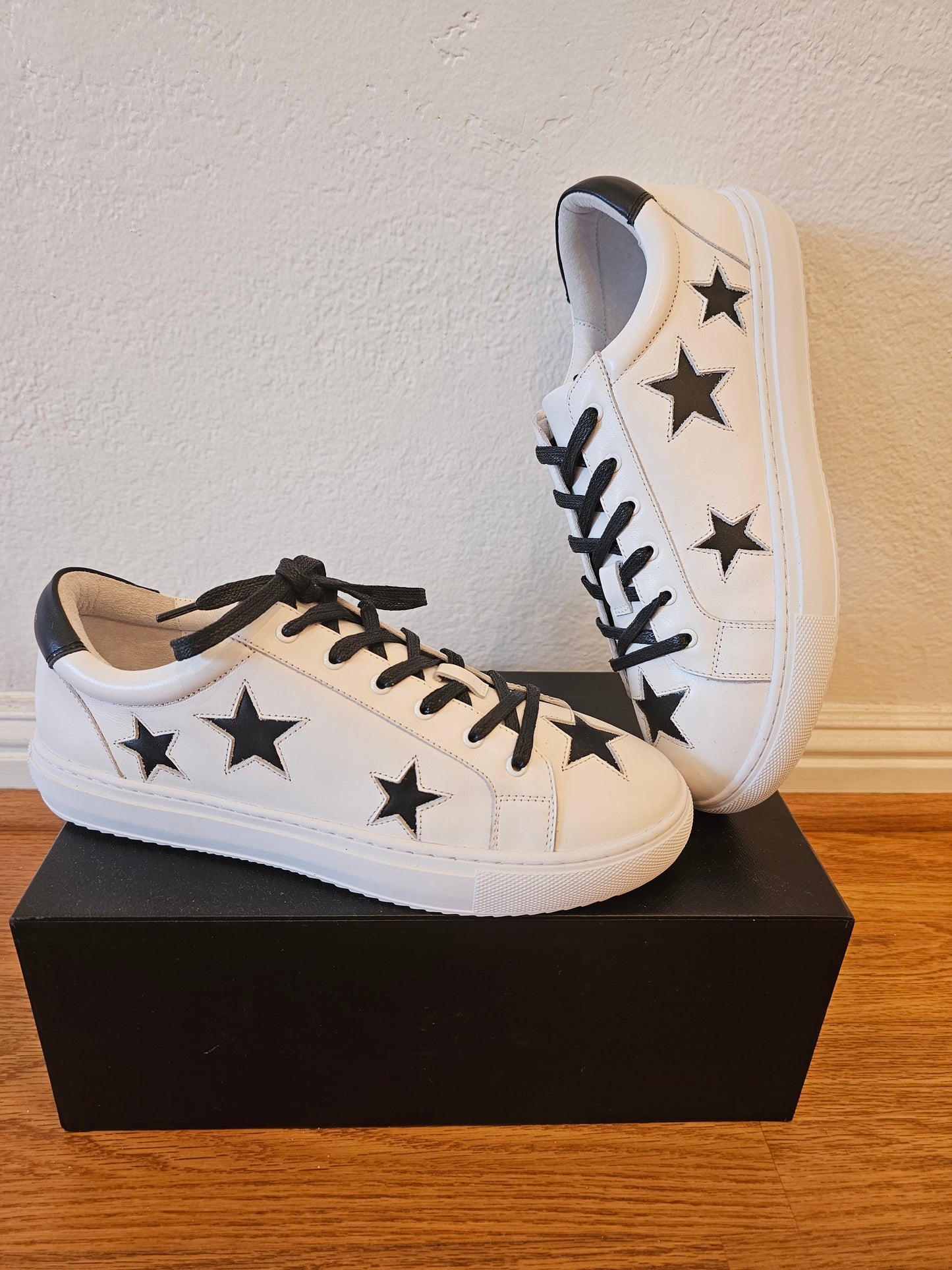 Hoxton Black Star Trainers - Size 10 (EU40)